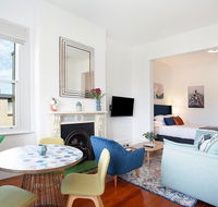 Spacious Studio With Balcony in Inner-City Glebe - Accommodation Main Beach