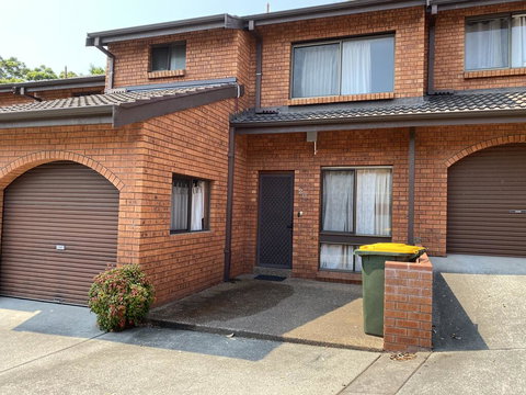 Spacious Townhouse In Wollongong - Accommodation Main Beach 3