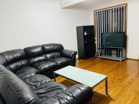 Spacious Townhouse In Wollongong - Accommodation Main Beach 1