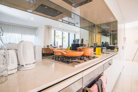 Spacious&Cozy 1 Bedroom + 1 Bathroom Zetland APT - Accommodation Main Beach 1