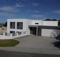 Spectacular Holiday Living - Accommodation Main Beach