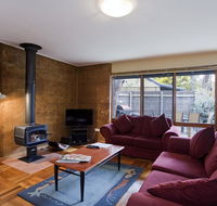 Split Point Cottages - Accommodation Main Beach