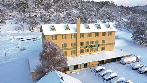 Sponars Chalet - Accommodation Main Beach 0