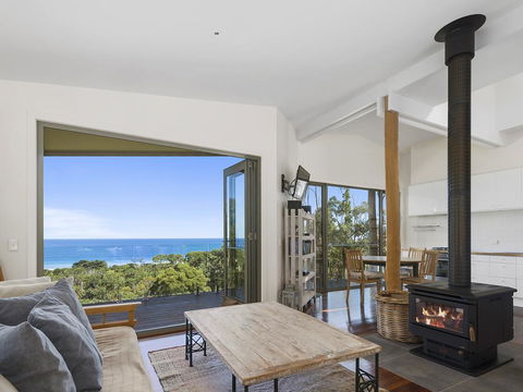 Spring House - Accommodation Main Beach 1