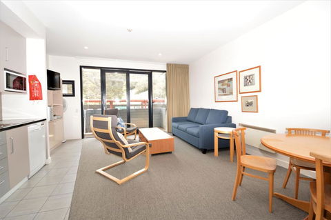 Squatters Run 4 - Accommodation Main Beach 0