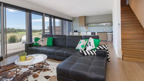 ST ANDREWS BEACH APARTMENT 4.01 - Accommodation Main Beach 0