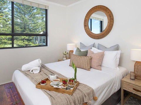 St Tropez Beachside Luxe - Accommodation Main Beach 2