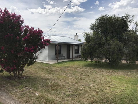Stable Cottage - Accommodation Main Beach 0