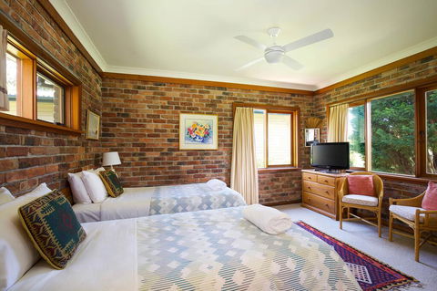 Stableford Lodge - Accommodation Main Beach 3