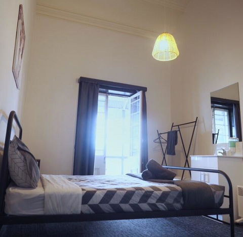 Star Of The West Hotel - Accommodation Main Beach 1
