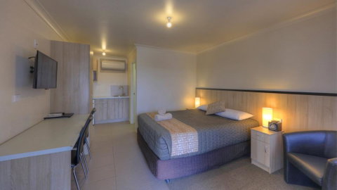 Starline Motor Inn - Accommodation Main Beach 0