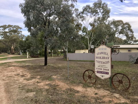 Stawell Holiday Cottages - Accommodation Main Beach 2