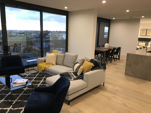 StayCentral Essendon Escape Sub-penthouse - Accommodation Main Beach 3