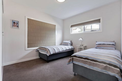 Stenmark 5/3 Poley Cow Lane - Accommodation Main Beach 2