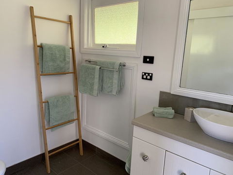 Stephanies Country Cottages - Accommodation Main Beach 3