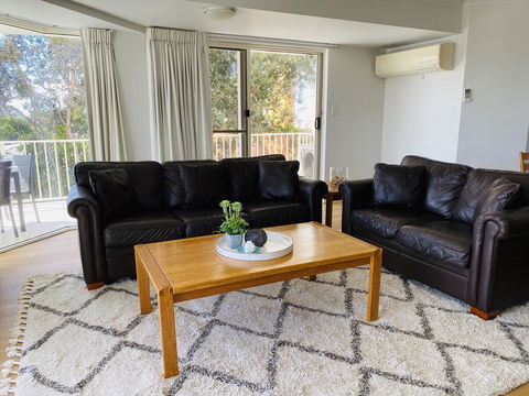 Steps From Mudjimba Beach 3 BR Apt Sunshine Coast With WIFI,Pool,Parking - Accommodation Main Beach 1