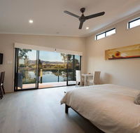 Still Earth - Accommodation Main Beach