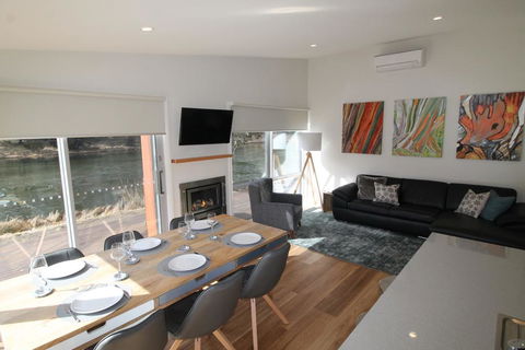 Stillwater Lodge - Accommodation Main Beach 2