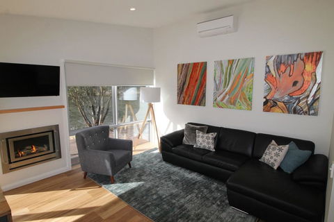 Stillwater Lodge - Accommodation Main Beach 1
