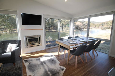 Stillwater Lodge - Accommodation Main Beach 0