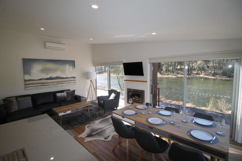 Stillwater Lodge - Accommodation Main Beach 3