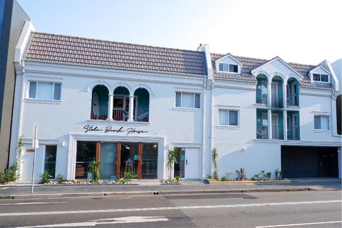 Stoke Beach House - Accommodation Main Beach 0