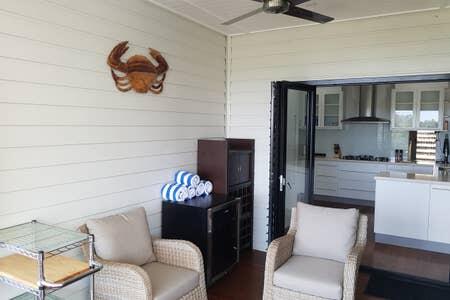 Stonehaven With Private Pool - Accommodation Main Beach 1