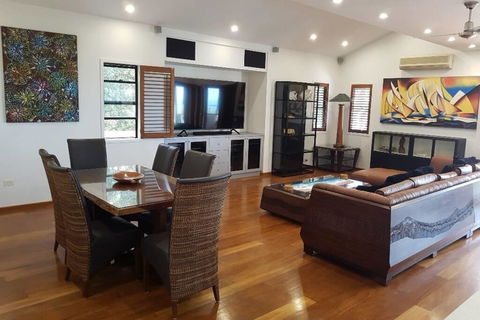 Stonehaven With Private Pool - Accommodation Main Beach 0