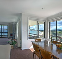 Stones Throw - Accommodation Main Beach