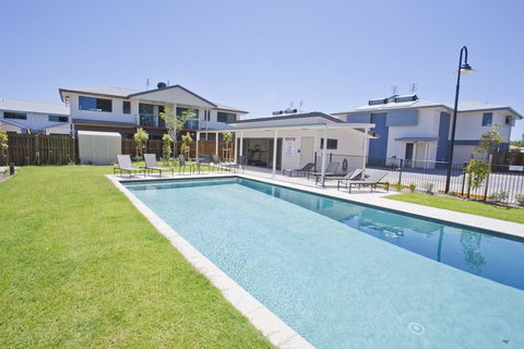 Stonewood Villas - Accommodation Main Beach 1