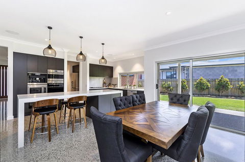 Stoney's On MIlls - Accommodation Main Beach 1