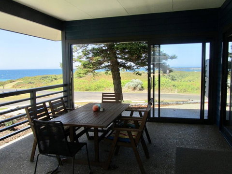 Storm Bay Cottage - Accommodation Main Beach 2