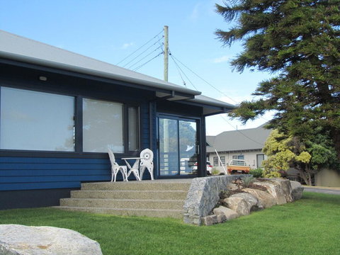 Storm Bay Cottage - Accommodation Main Beach 1