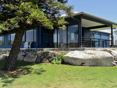 Storm Bay Cottage - Accommodation Main Beach 0