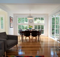 Strahan House - Accommodation Main Beach