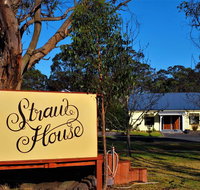 Straw House B and B - Accommodation Main Beach