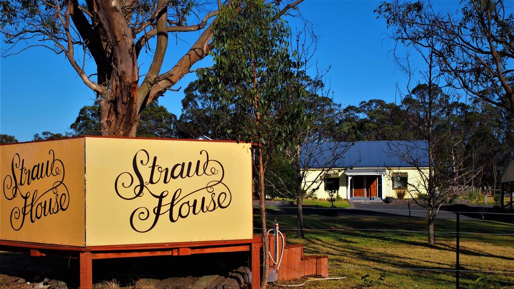 Almonds ACT Accommodation Main Beach