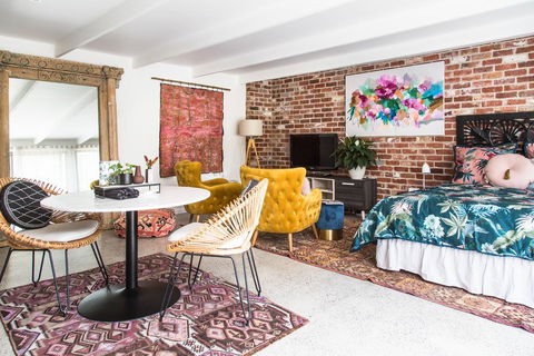 Studio36 - Accommodation Main Beach 1