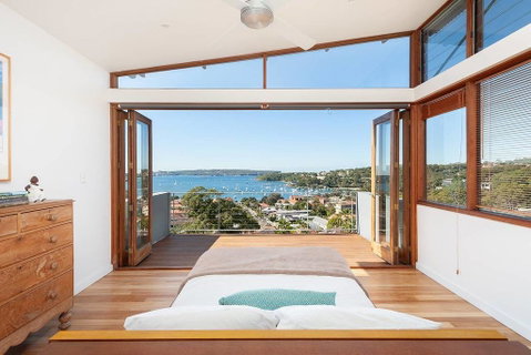 Stunning Architecture With Superb Balmoral Views! - Accommodation Main Beach 1