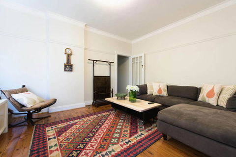 Stunning Beach Living - Accommodation Main Beach 1