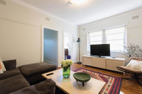Stunning Beach Living - Accommodation Main Beach 3
