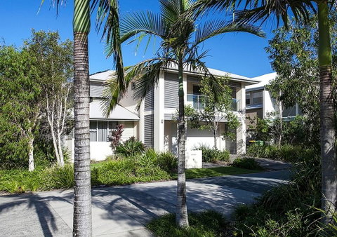 Stunning Beachside Home Minutes From Coolum Beach - Accommodation Main Beach 1