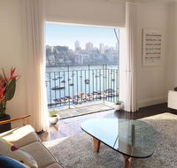 Stunning Harbour Views - Accommodation Main Beach