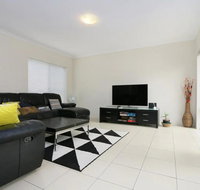 Stunning Home Near Scarborough Beach Sleeps 11 - Accommodation Main Beach