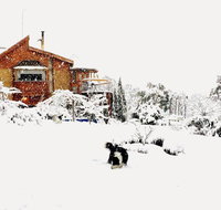 STUNNING HOME WITH AMAZING VIEWS - just 20 mins to the city and only 10 to MONA - Accommodation Main Beach