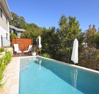 STUNNING HOME WITH SPECTACULAR VIEWS AND CLOSE TO THE BEACH - Accommodation Main Beach