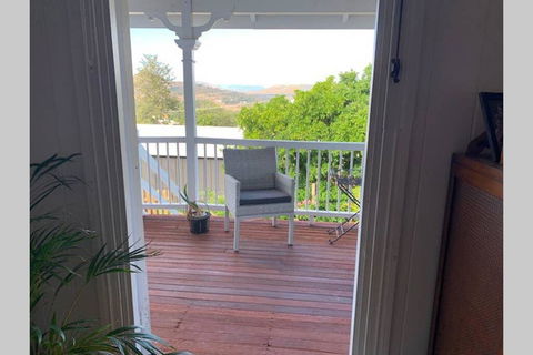 Stunning Queenslander - Accommodation Main Beach 3