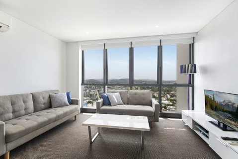 Stunning Views On The 41st Floor - Accommodation Main Beach 0