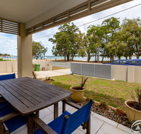 Stunning Waterfront Home with pool - Sylvan Beach Esp Bellara - Accommodation Main Beach
