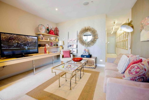 Stylish 1 Bedroom Apartment Amazing City Views - Accommodation Main Beach 2